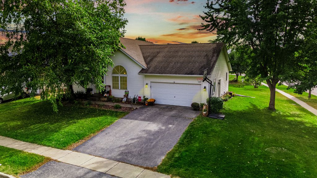 728 Hawthorne Lane, Genoa, IL 60135