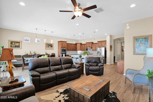 42222 W ALMIRA Court, Maricopa, AZ 85138