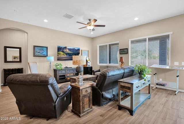 42222 W ALMIRA Court, Maricopa, AZ 85138