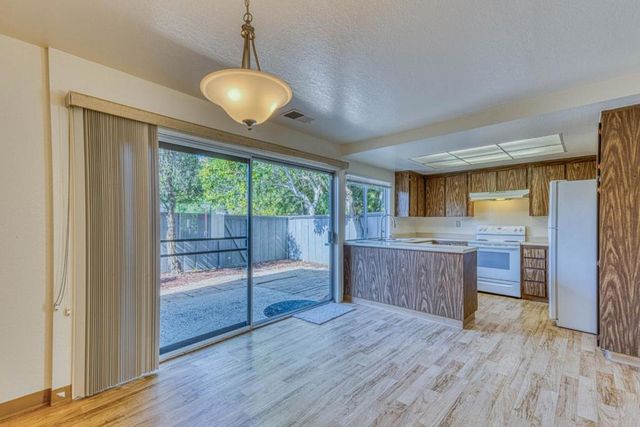 19100 Creekside Place, Salinas, CA 93908
