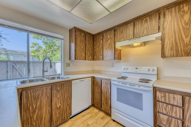 19100 Creekside Place, Salinas, CA 93908
