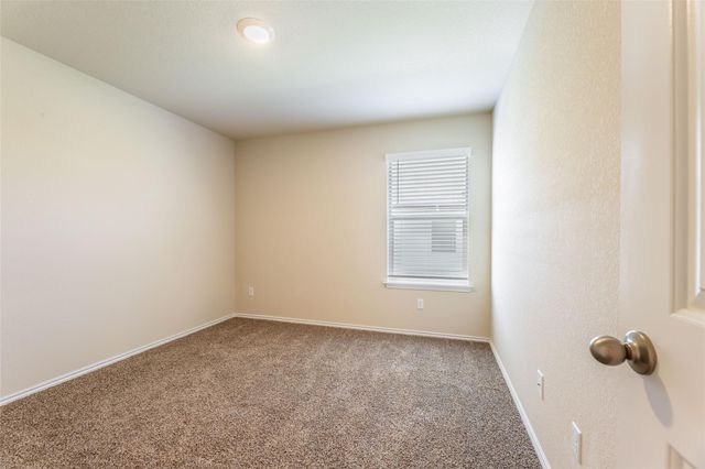 125 Break Ave, Taylor, TX 76574