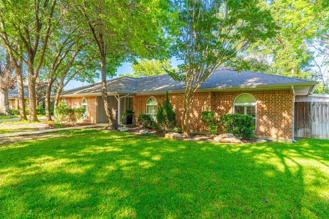 8416 Gladys Court, Benbrook, TX 76116