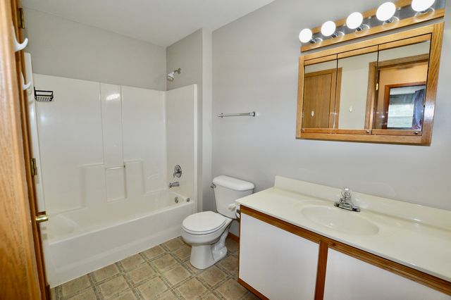 300 Cunat Boulevard 2C, Richmond, IL 60071