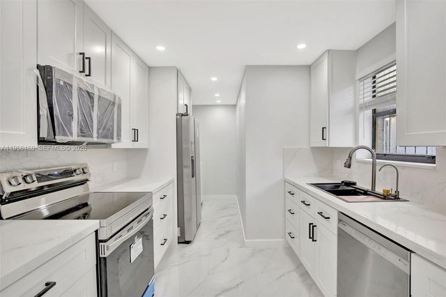 3916 NW 207th St Rd, Miami Gardens, FL 33055