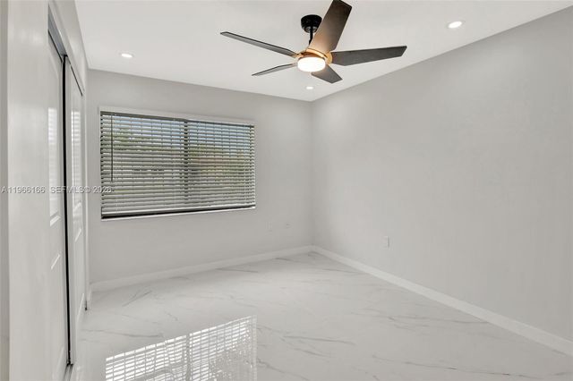 3916 NW 207th St Rd, Miami Gardens, FL 33055