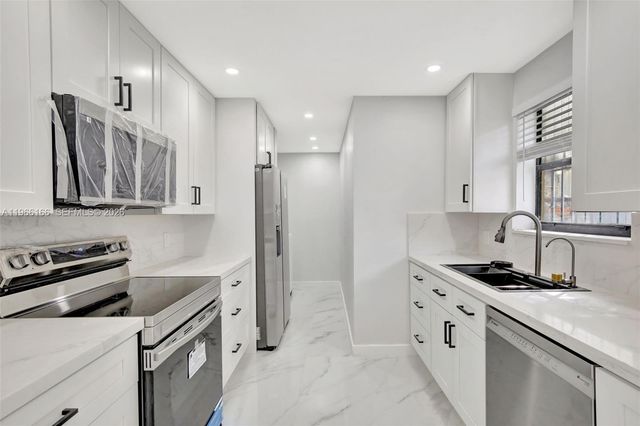 3916 NW 207th St Rd, Miami Gardens, FL 33055