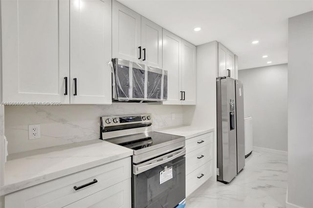 3916 NW 207th St Rd, Miami Gardens, FL 33055