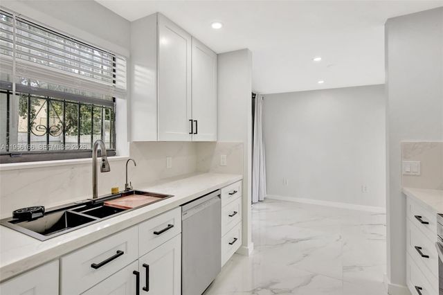 3916 NW 207th St Rd, Miami Gardens, FL 33055