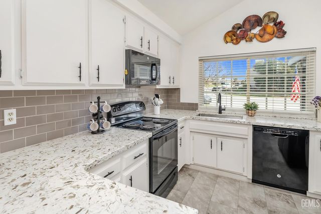 2808 La Costa Street, Bakersfield, CA 93306