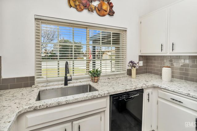 2808 La Costa Street, Bakersfield, CA 93306