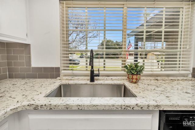 2808 La Costa Street, Bakersfield, CA 93306