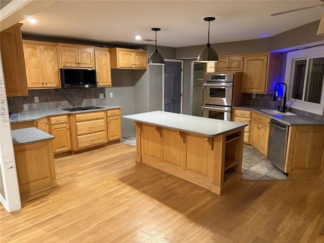 12509 W 154 Terrace, Overland Park, KS 66221