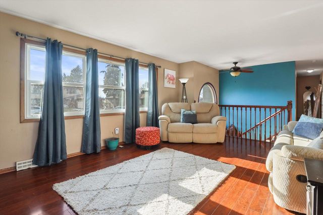 105 Winston WAY, Waunakee, WI 53597