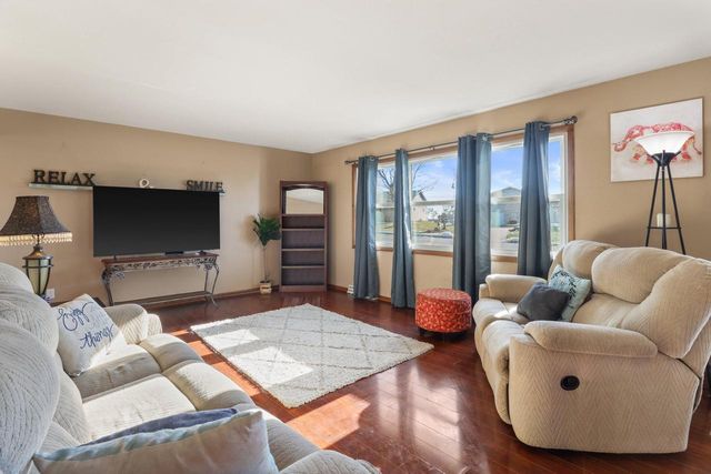 105 Winston WAY, Waunakee, WI 53597