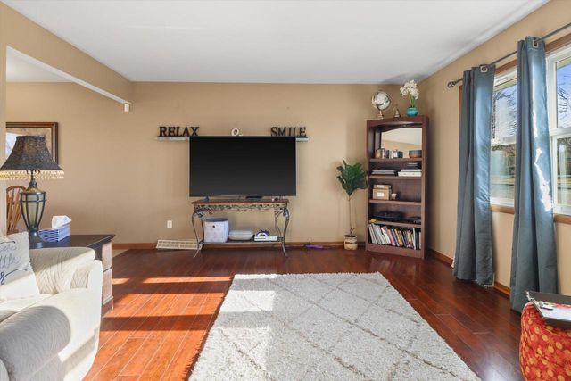 105 Winston WAY, Waunakee, WI 53597