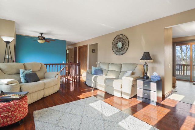 105 Winston WAY, Waunakee, WI 53597