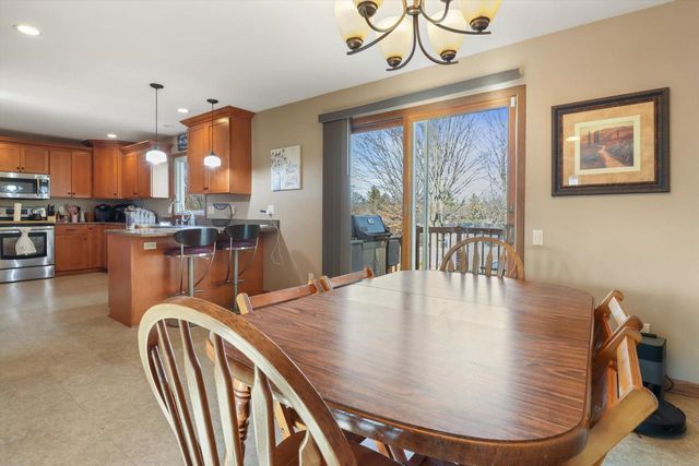 105 Winston WAY, Waunakee, WI 53597