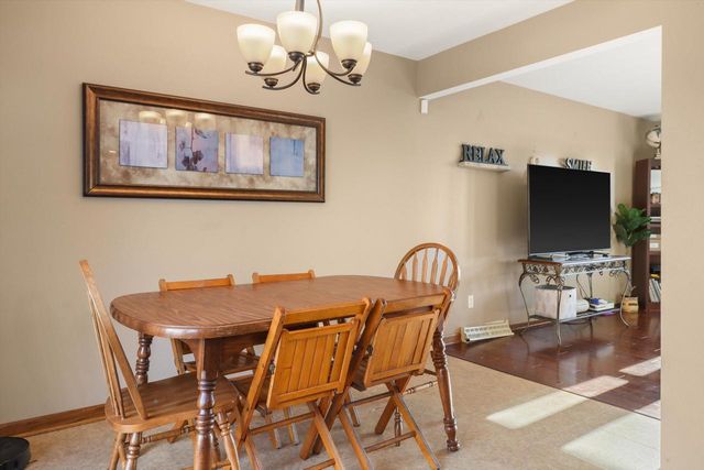 105 Winston WAY, Waunakee, WI 53597