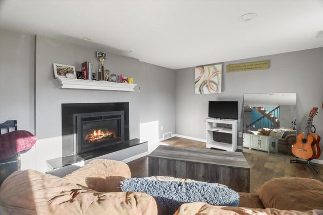 105 Winston WAY, Waunakee, WI 53597