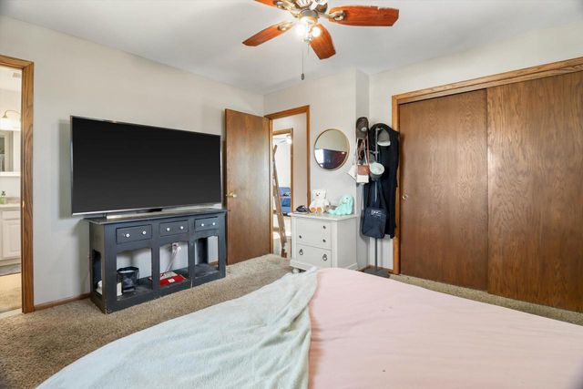 105 Winston WAY, Waunakee, WI 53597