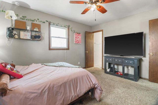 105 Winston WAY, Waunakee, WI 53597