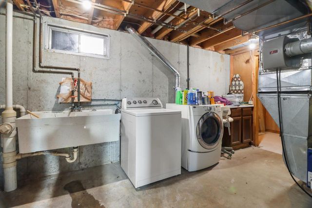 105 Winston WAY, Waunakee, WI 53597