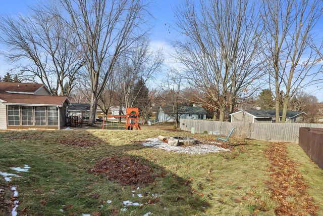 105 Winston WAY, Waunakee, WI 53597