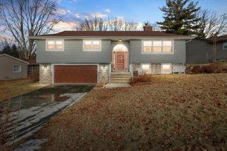 105 Winston WAY, Waunakee, WI 53597