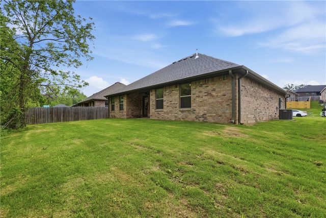 1313 Valley Drive, Gentry, AR 72734