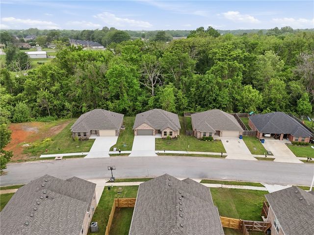 1313 Valley Drive, Gentry, AR 72734