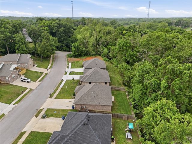 1313 Valley Drive, Gentry, AR 72734