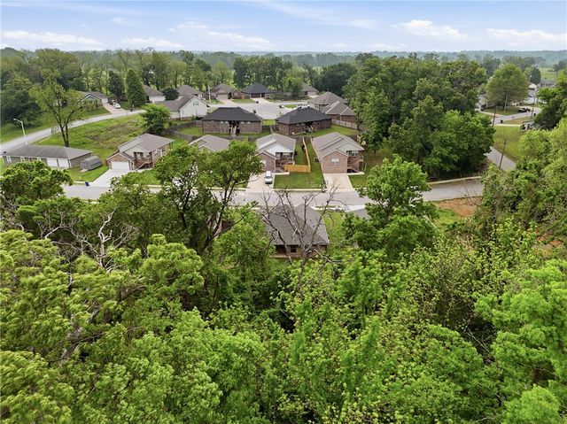 1313 Valley Drive, Gentry, AR 72734