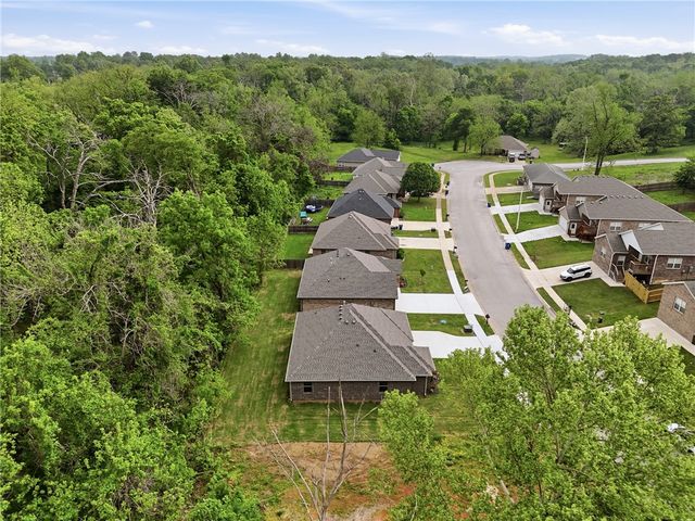 1313 Valley Drive, Gentry, AR 72734