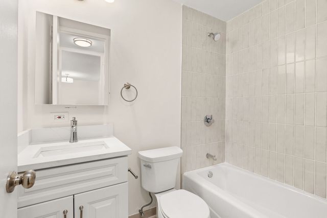 720 W Gordon Terrace 18B, Chicago, IL 60613