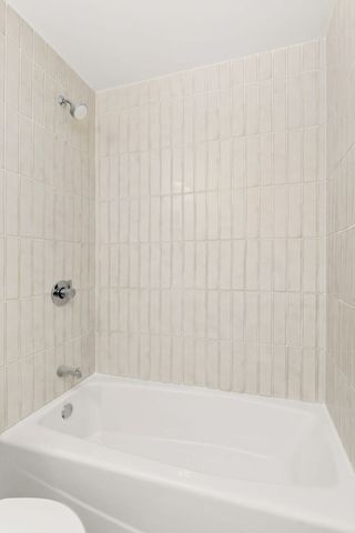 720 W Gordon Terrace 18B, Chicago, IL 60613