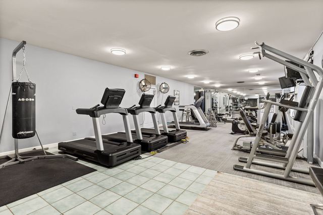 720 W Gordon Terrace 18B, Chicago, IL 60613