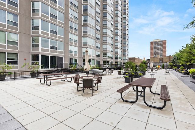 720 W Gordon Terrace 18B, Chicago, IL 60613