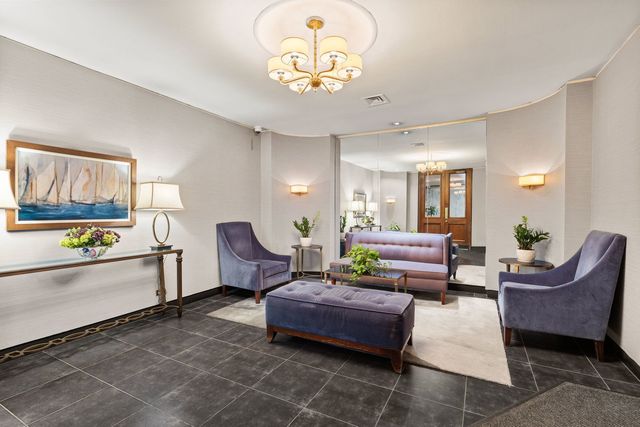 720 W Gordon Terrace 18B, Chicago, IL 60613
