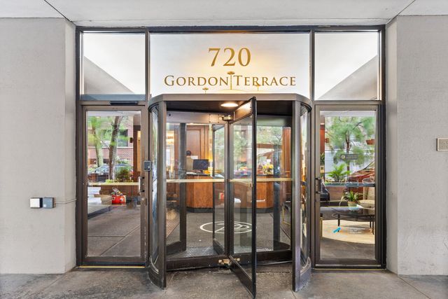 720 W Gordon Terrace 18B, Chicago, IL 60613
