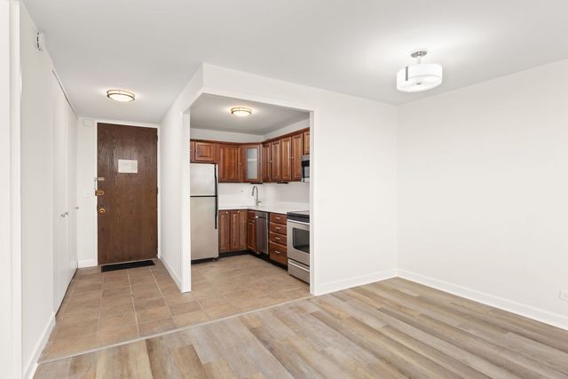 720 W Gordon Terrace 18B, Chicago, IL 60613