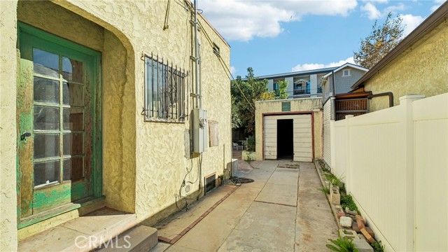 2958 Partridge, Los Angeles, CA 90039