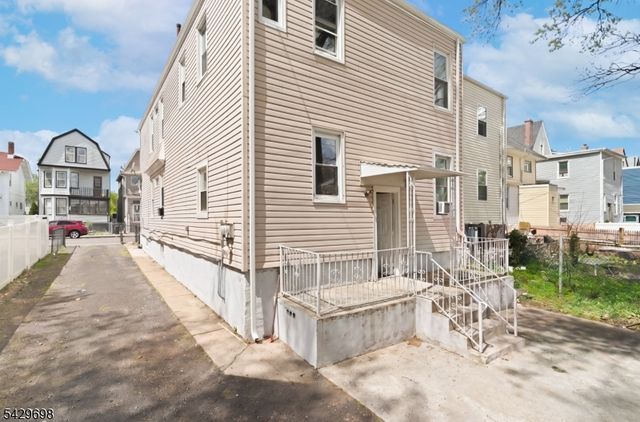 530 Norwood St, East Orange City, NJ 07018