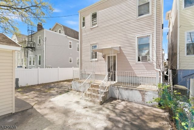 530 Norwood St, East Orange City, NJ 07018