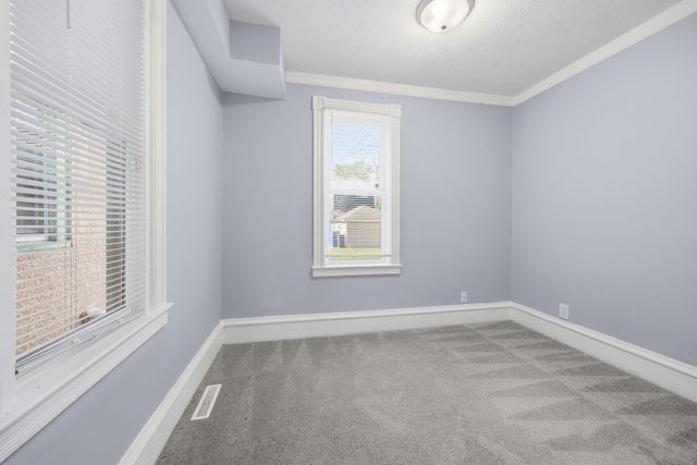 864 Sims Avenue, Saint Paul, MN 55106