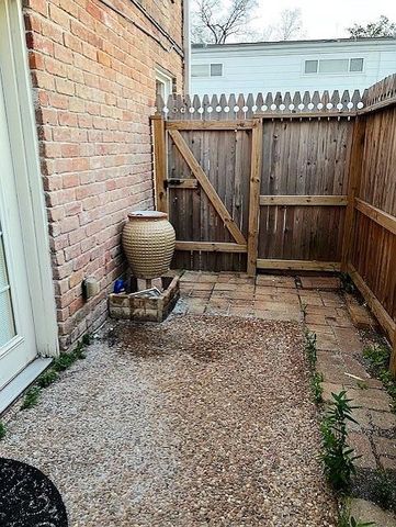 6402 Del Monte Drive 30, Houston, TX 77057