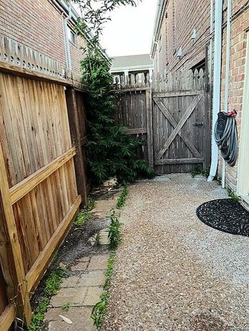 6402 Del Monte Drive 30, Houston, TX 77057