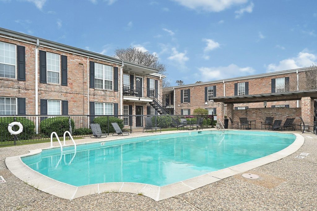 6402 Del Monte Drive 30, Houston, TX 77057