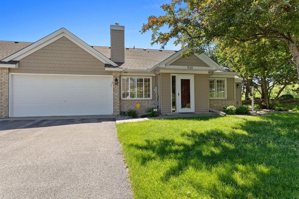 513 Mission Hills Drive, Chanhassen, MN 55317