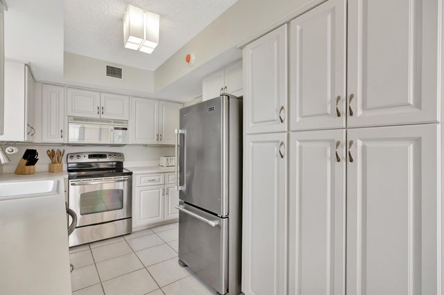 5380 N Ocean Drive 11a, Riviera Beach, FL 33404